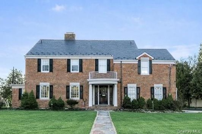 Welcome to 13 Arbor Place! A classic 1938 Colonial located in Glen Cove, NY.