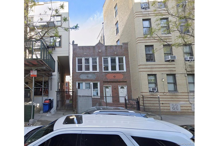 1685 Eastburn Ave, Bronx, NY 10451.