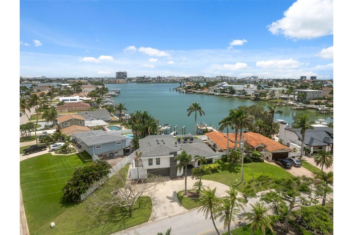 Don't miss the your chance to live in this slice of heaven.