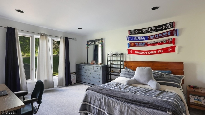 1st floor bedroom w/bath