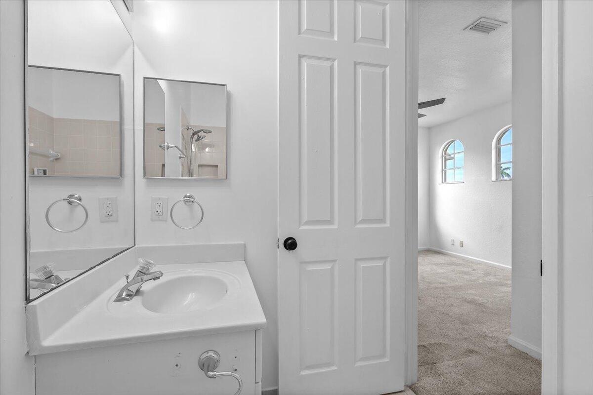 EN-SUITE BATHROOM IN BEDROOM #3