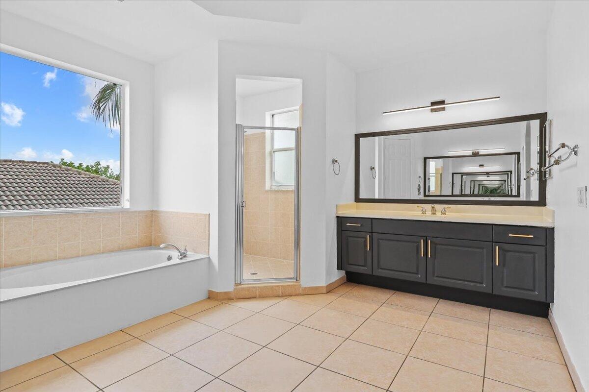 EN-SUITE BATHROOM INSIDE THE MASTER BEDROOM SUITE ON SECOND FLOOR WITH ROYAL TUB