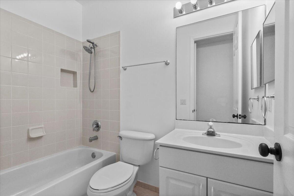 EN-SUITE BATHROOM IN BEDROOM #3