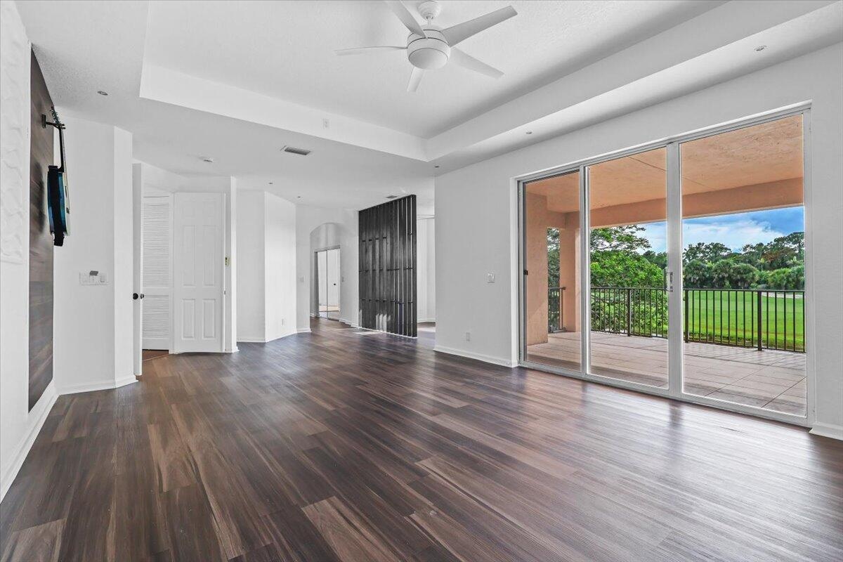MASTER BEDROOM SUITE ON SECOND FLOOR