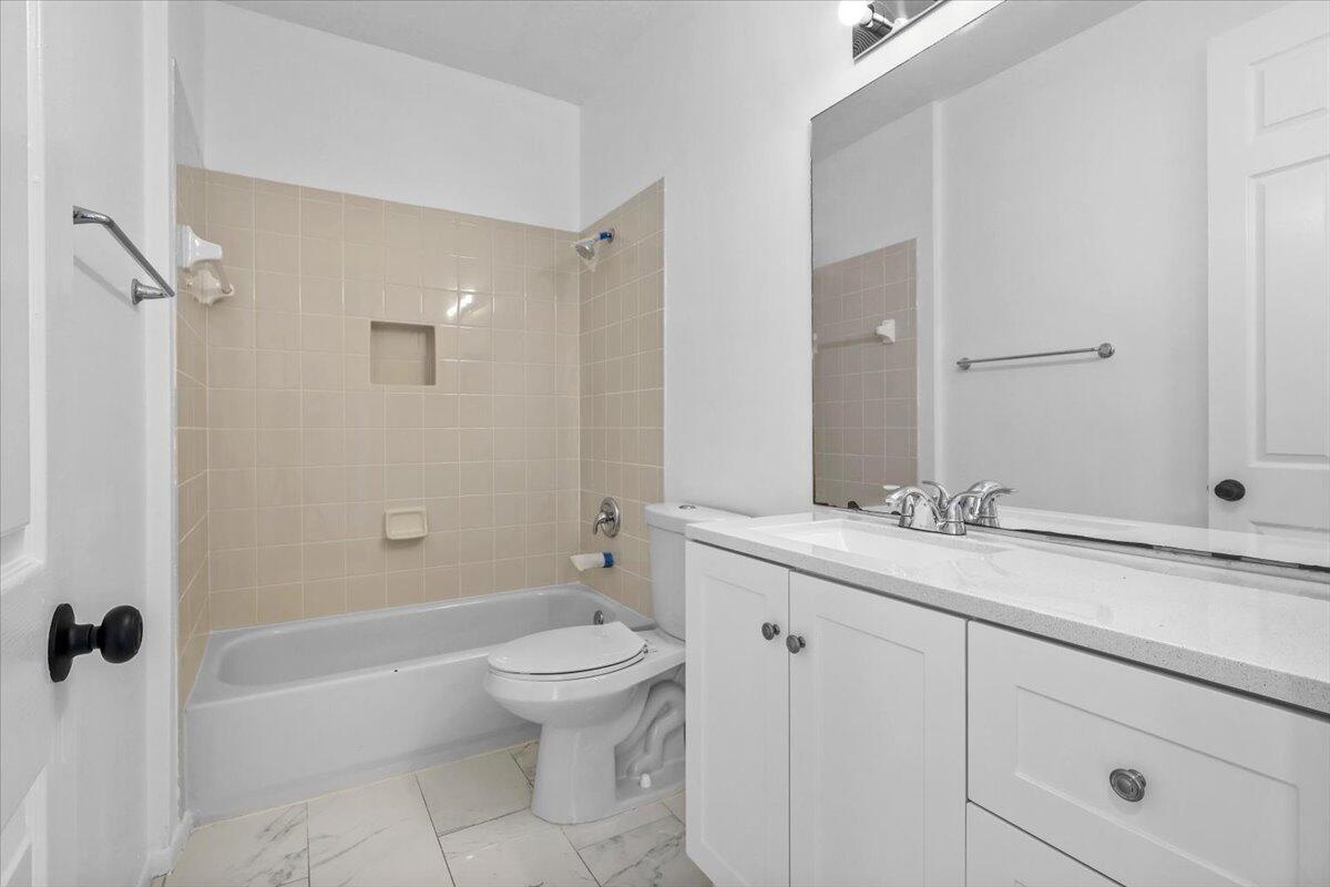 BATHROOM IN HALLWAY ON SECOND FLOOR