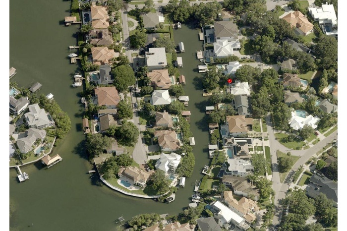Just a few houses from the open waters of Tampa Bay