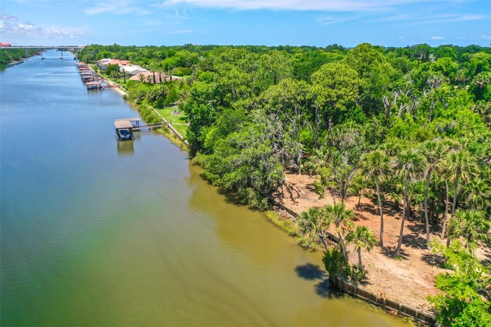 270' front ft on Intracoastal Waterway