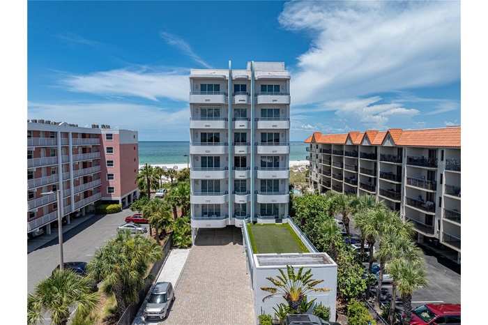 The Dunes is comprised of six very private condominium homes, one per floor.