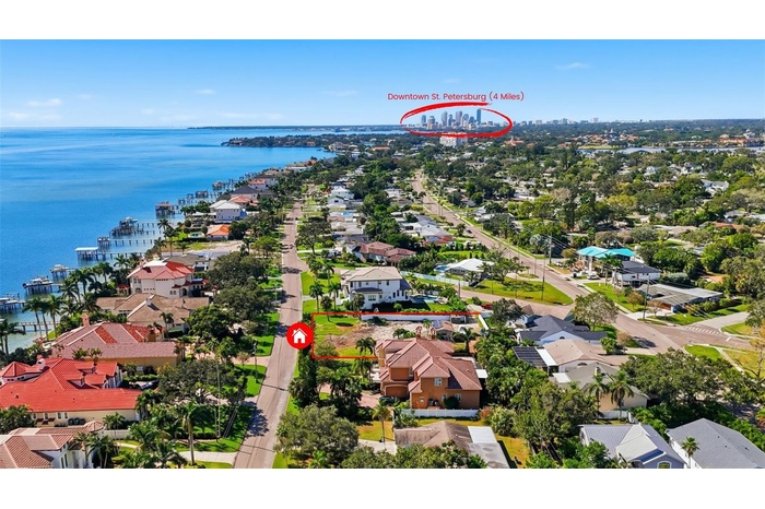 Close to Downtown St. Petersburg!Only 4 miles away!