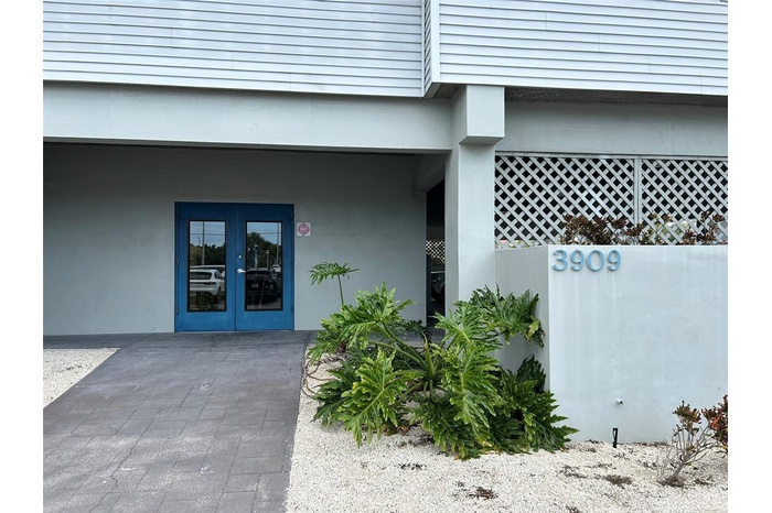 East Bay Drive Frontage