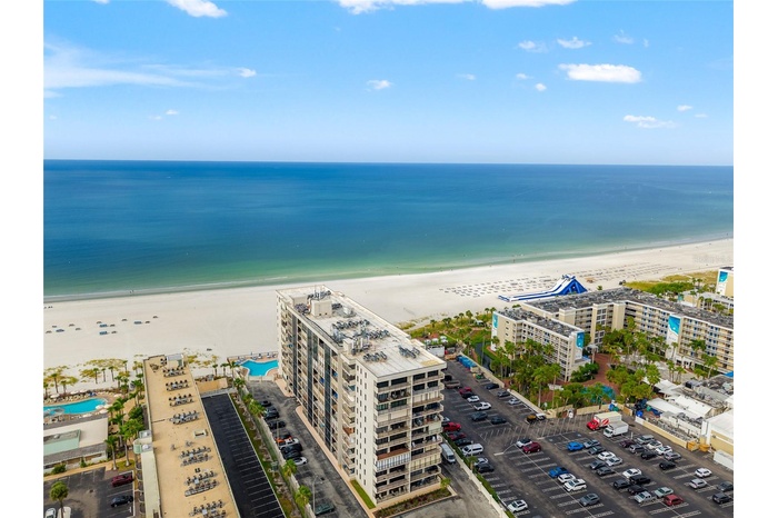 Welcome to the SEAMARK! Right on the Beach!