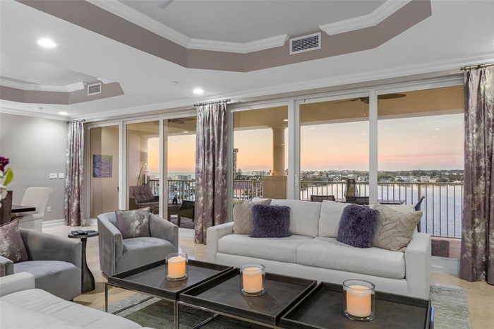 .. Executive Penthouse Residence 702.. 4 Bedroom Plus a Office / Studio With  3.5 Bath And 3990 Sq Ft.. The Office / Art Studio is approx 10' X 20 ' W