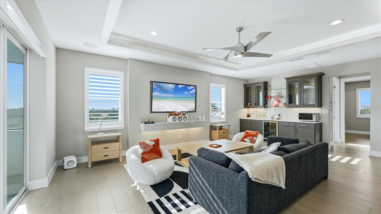 2nd living room on upper floor