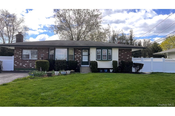 Beautiful St. James Ranch at 7 Applewood Road