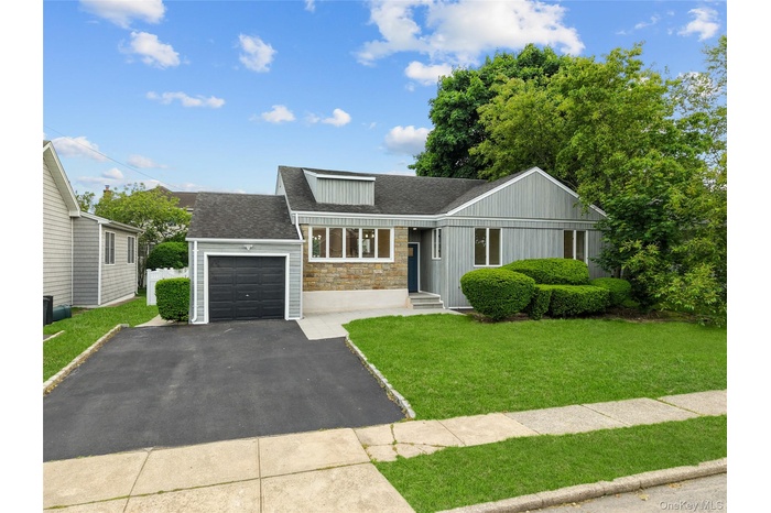 BEAUTIFUL RANCH ON AN AMAZING LOT
