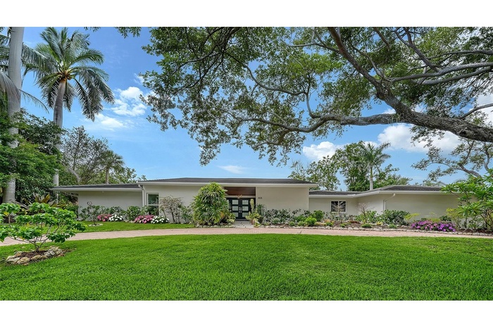 Welcome to Pine Bay, one of Sarasota's hidden West of Trail gems.