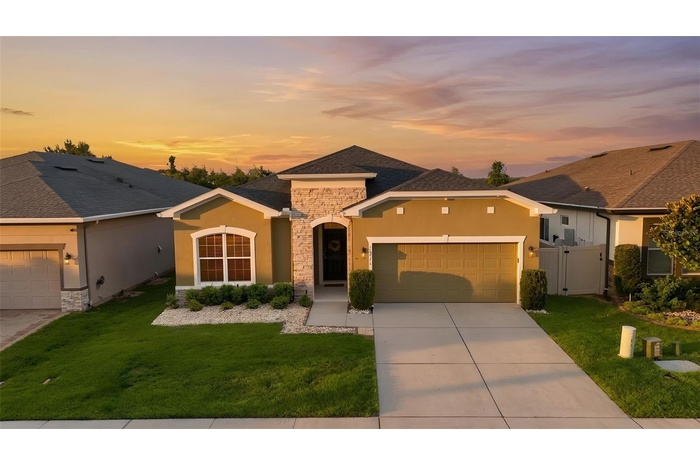 Welcome home to 16716 Abbey Hill Ct. in John's Lake Landing