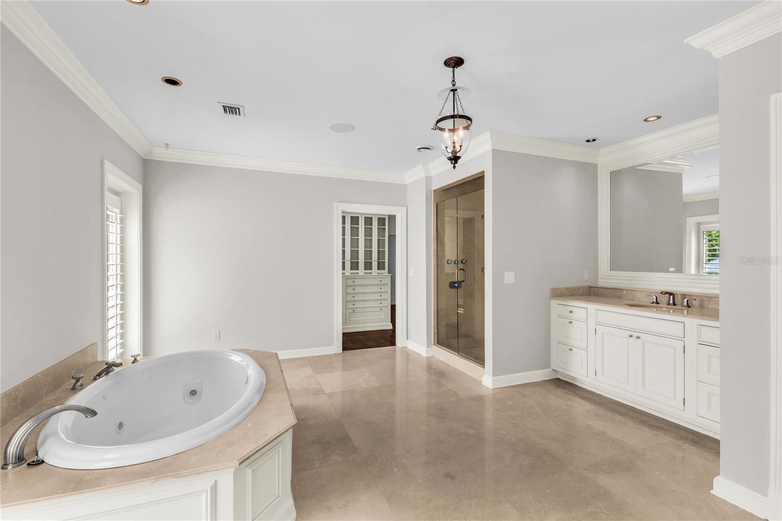 Primary suite with private balcony, huge en suite bathroom and walk-in closet