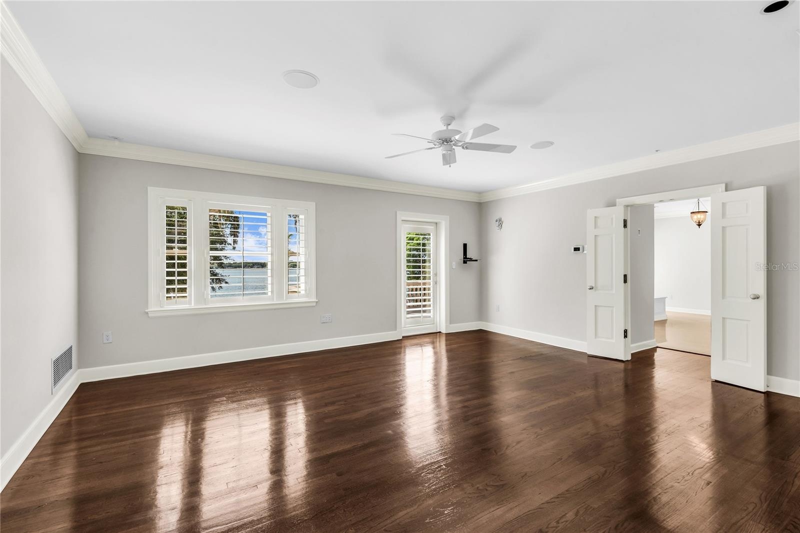 Primary suite with private balcony, huge en suite bathroom and walk-in closet