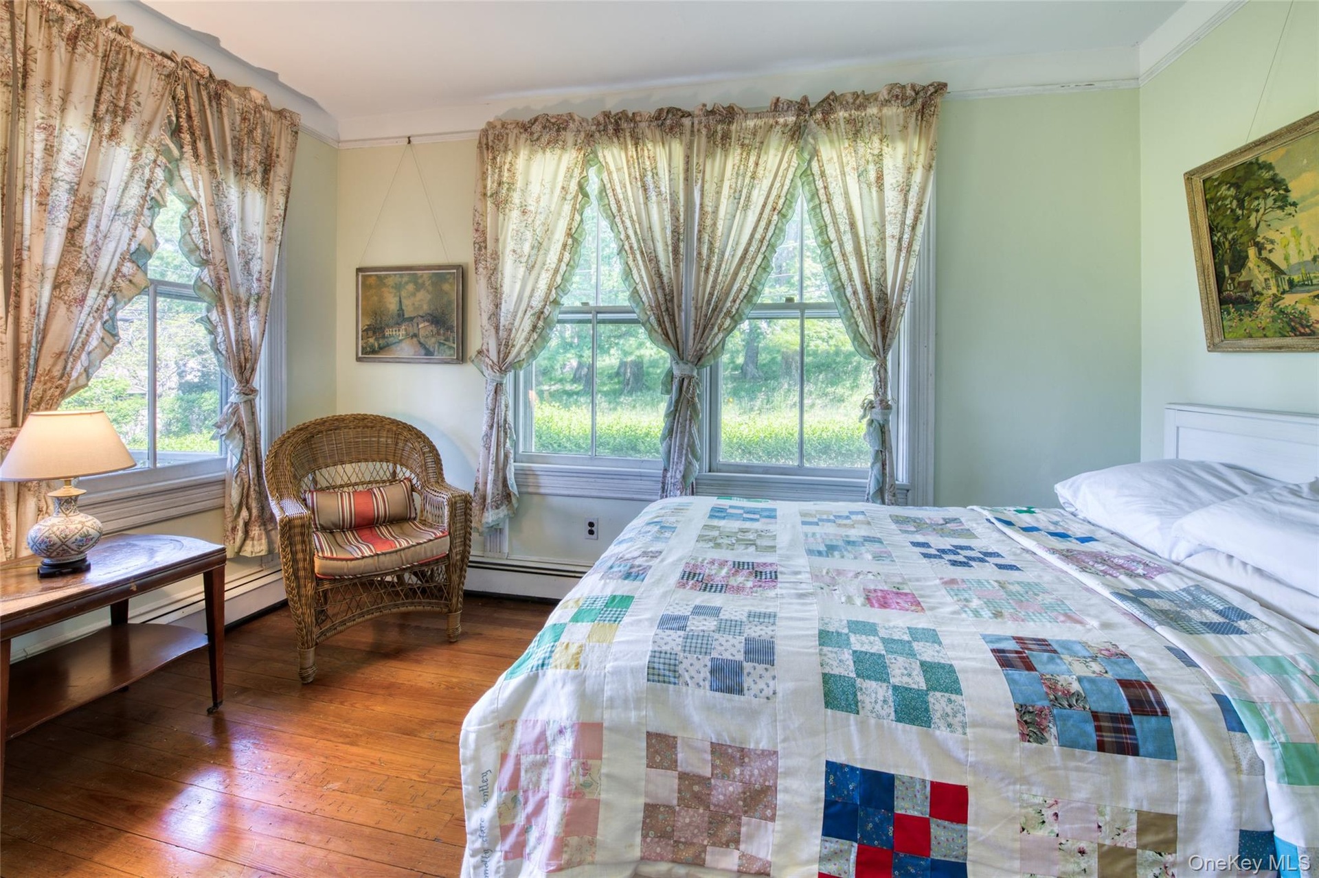 2nd bedroom