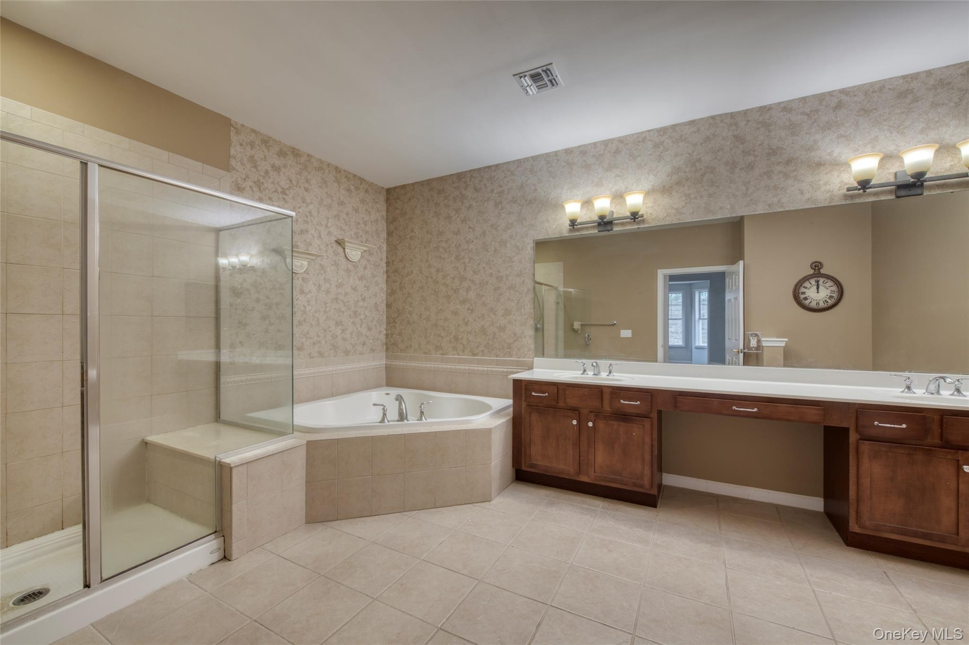Primary Ensuite Bath