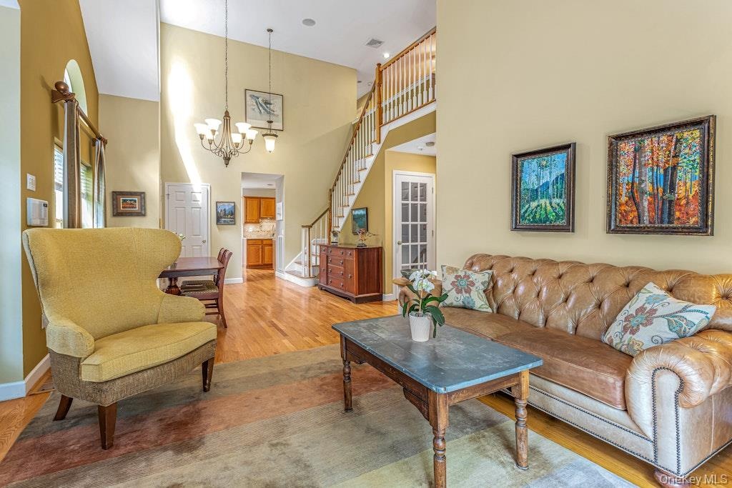 …..how connected the living and dining areas are.  Did I mention the gas fireplace in the previous picture?  Go back and take a look in case you misse