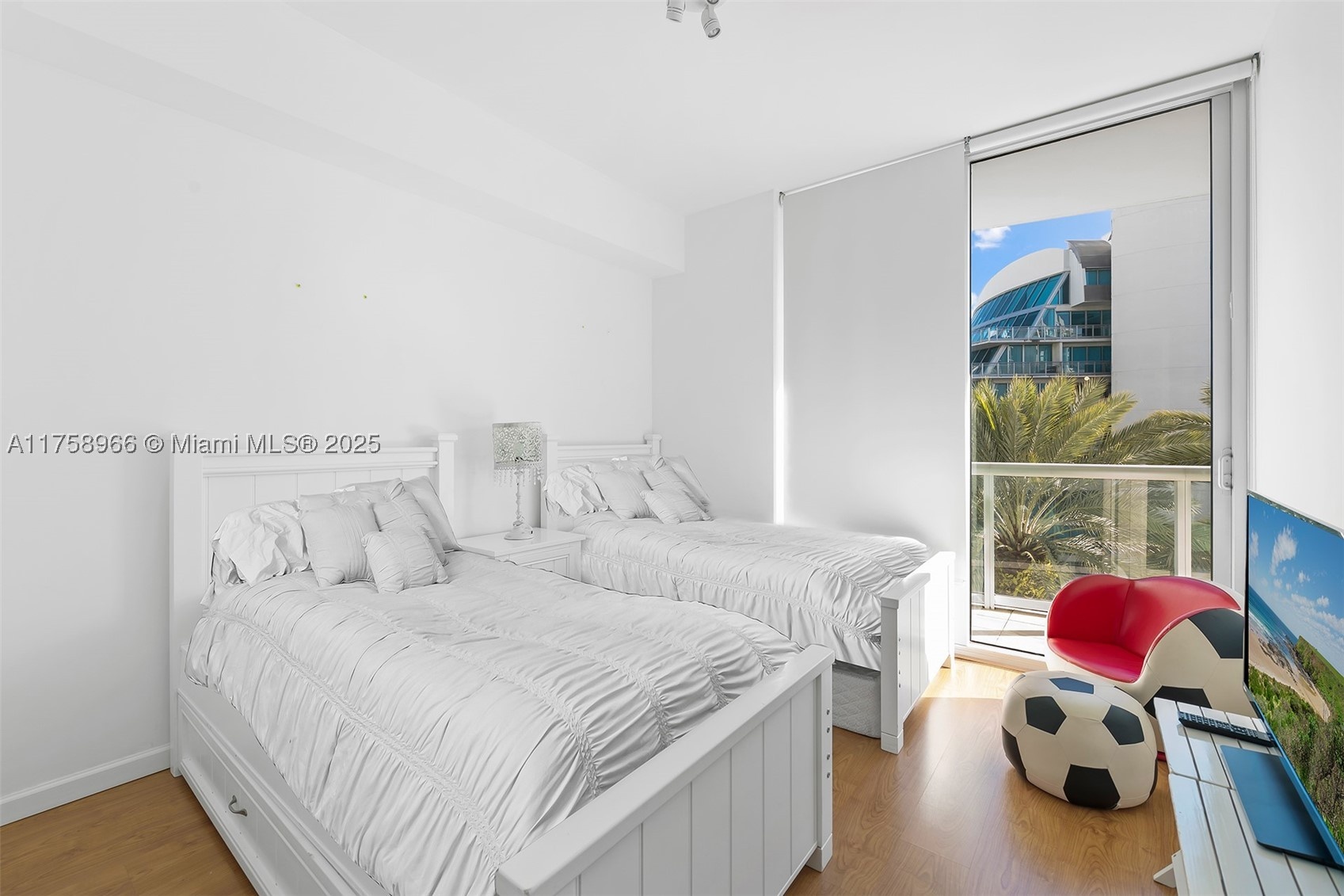 2nd bedroom