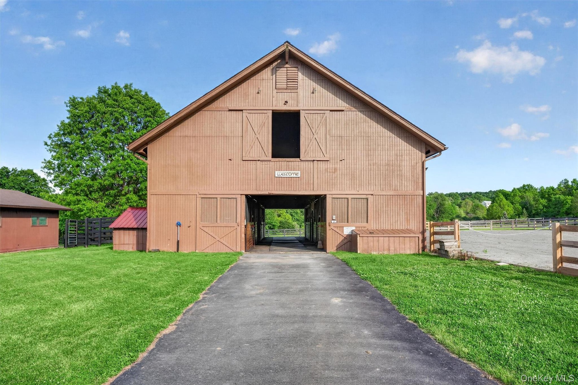 The classic main barn has easy access to the stone dust ring, and the large loft holds plenty of bales