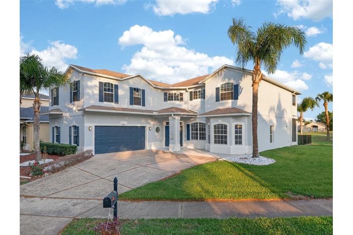 OVERSIZED CORNER LOT!
