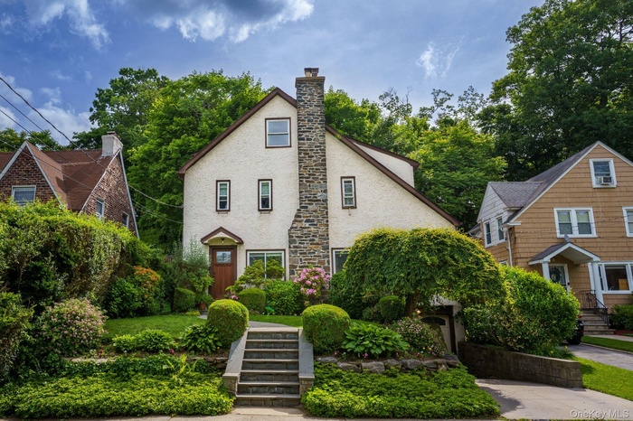 Welcome to 9 Esplanade