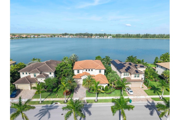 8685 Parkland Bay Dr_003