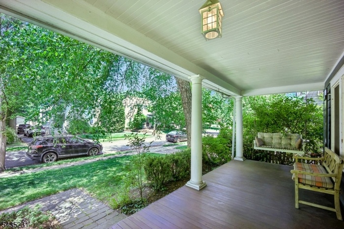 Front Porch w/swing