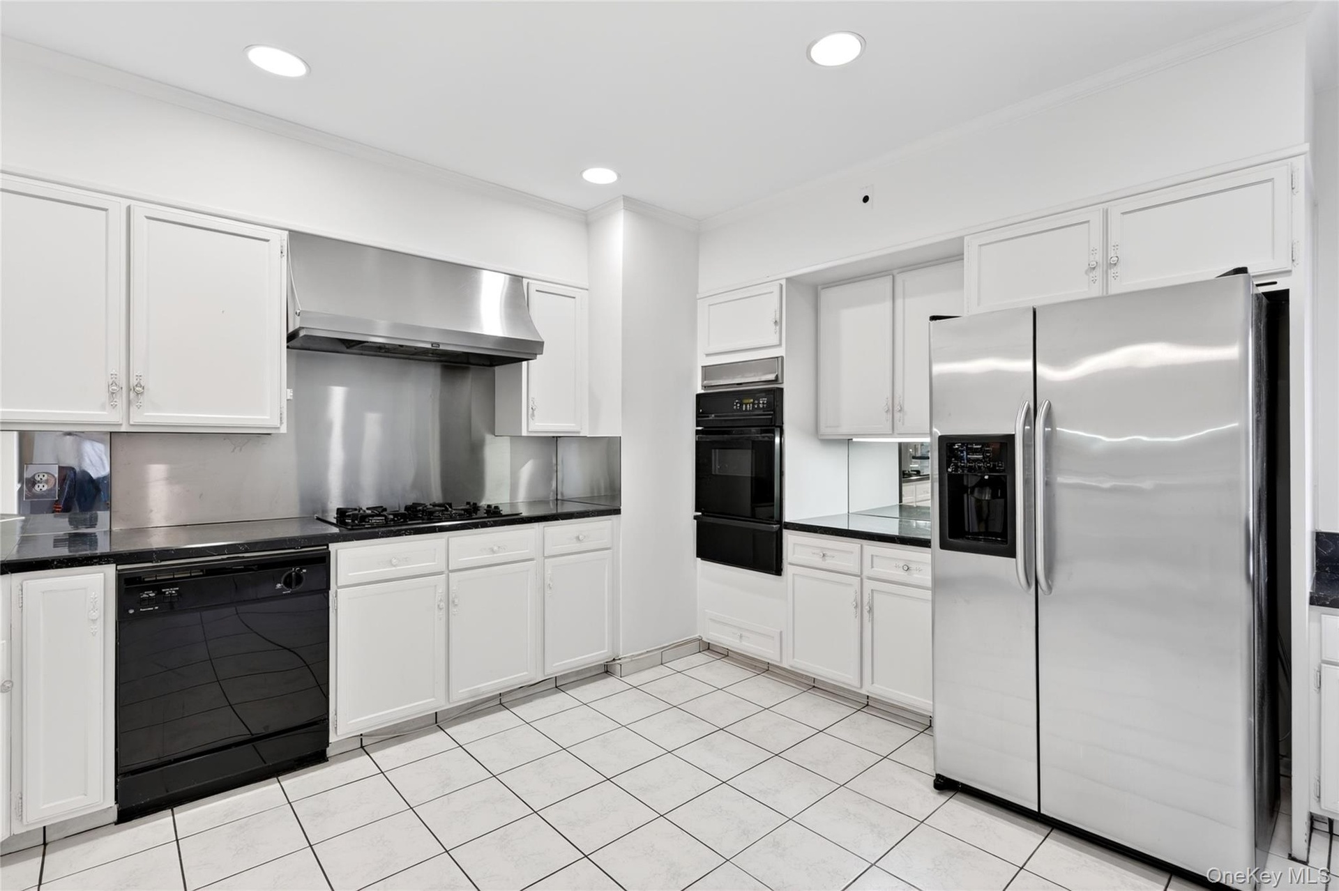 Alternate View of the Eat-In Kitchen