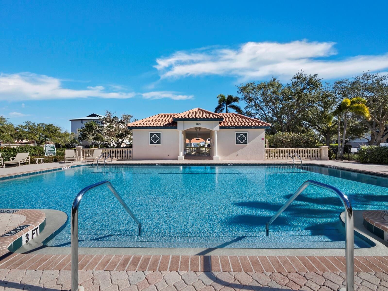 Eagles Point Swimming Pool