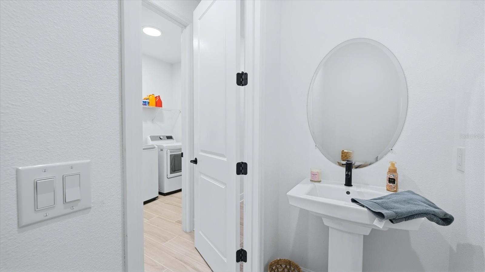 Hall 1/2 Bath!