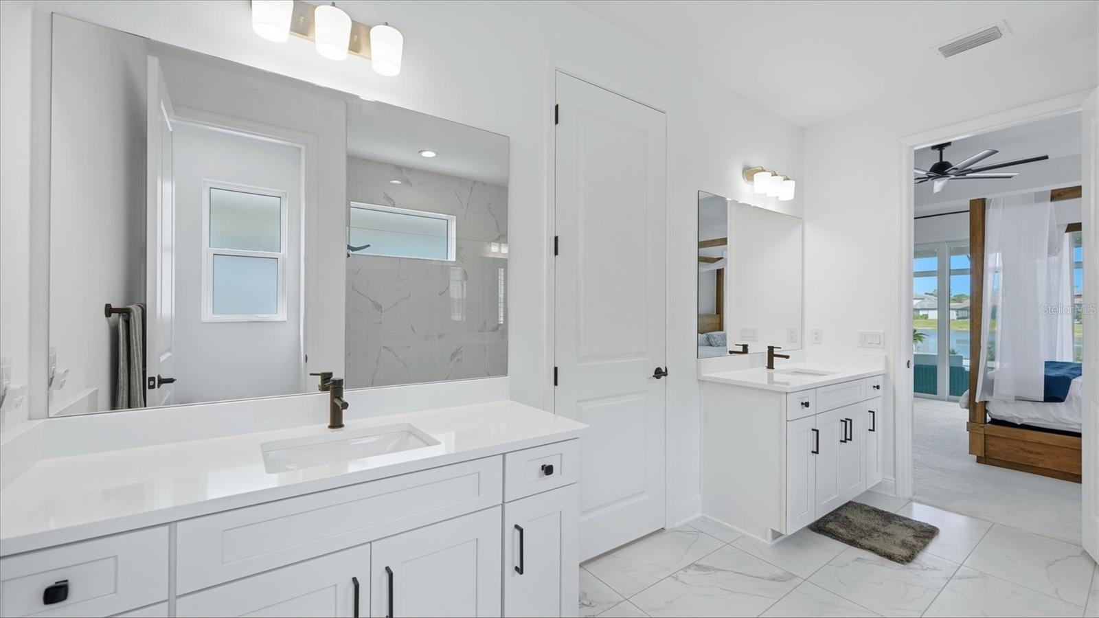 Clean and Bright Primary Bath!