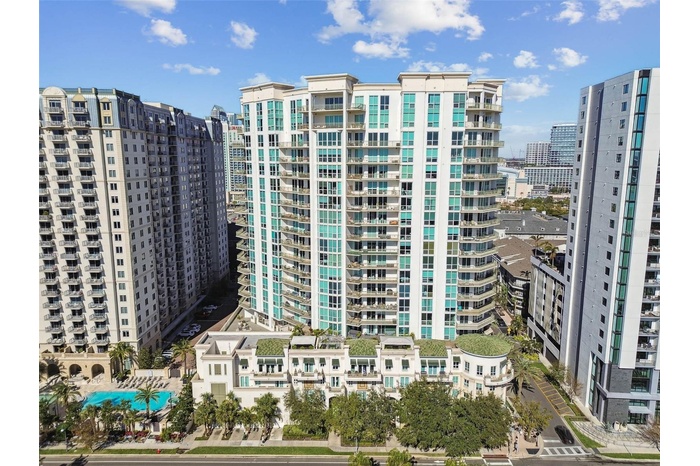 The Plaza Harbour Island