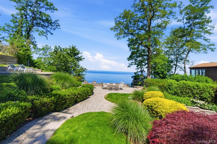 Stunning Western Waterviews