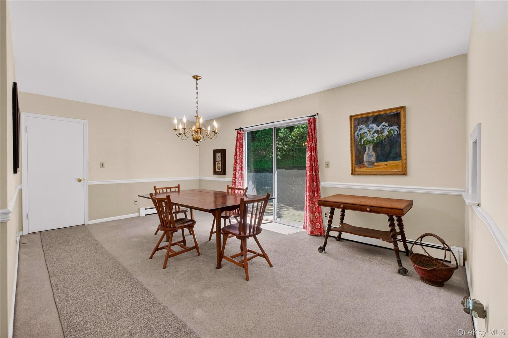 Formal dining room w/sliding glass door to spacious blue stone patio & private rear yard