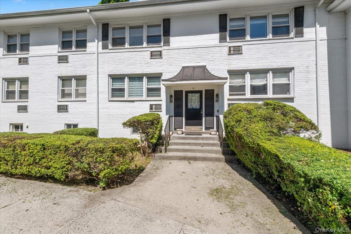 Well maintained condo development that includes a community in-ground pool. Located on quiet street - Avon Circle.