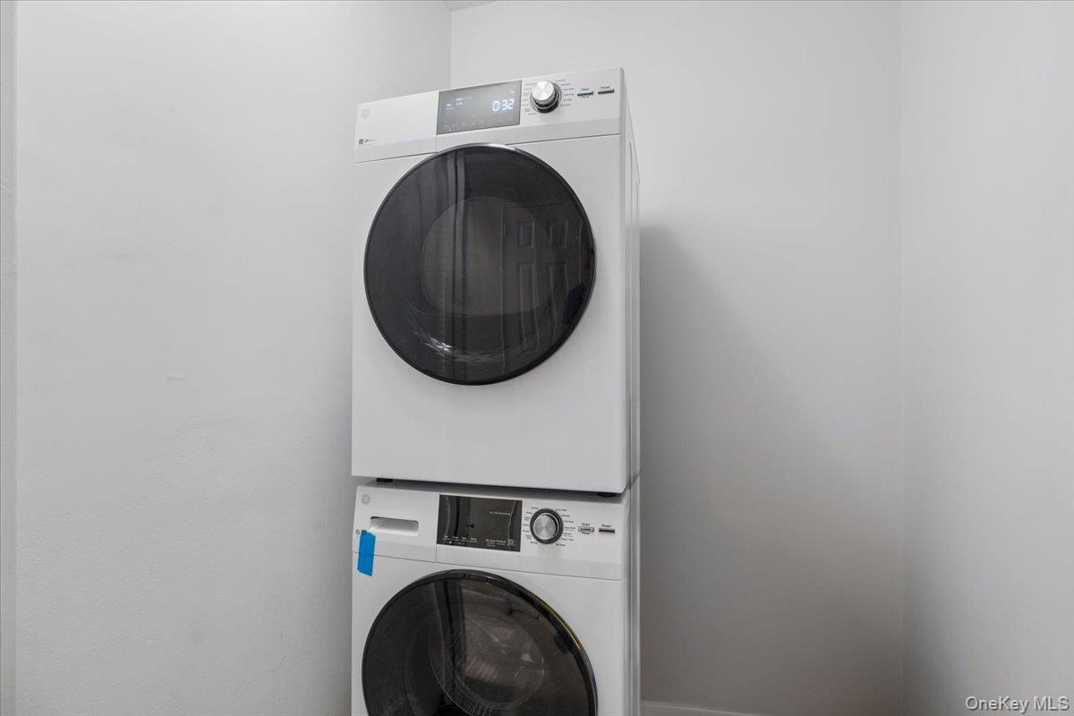 Laundry closet in hallway is conveniently located near the 3 bedrooms - washer & dryer