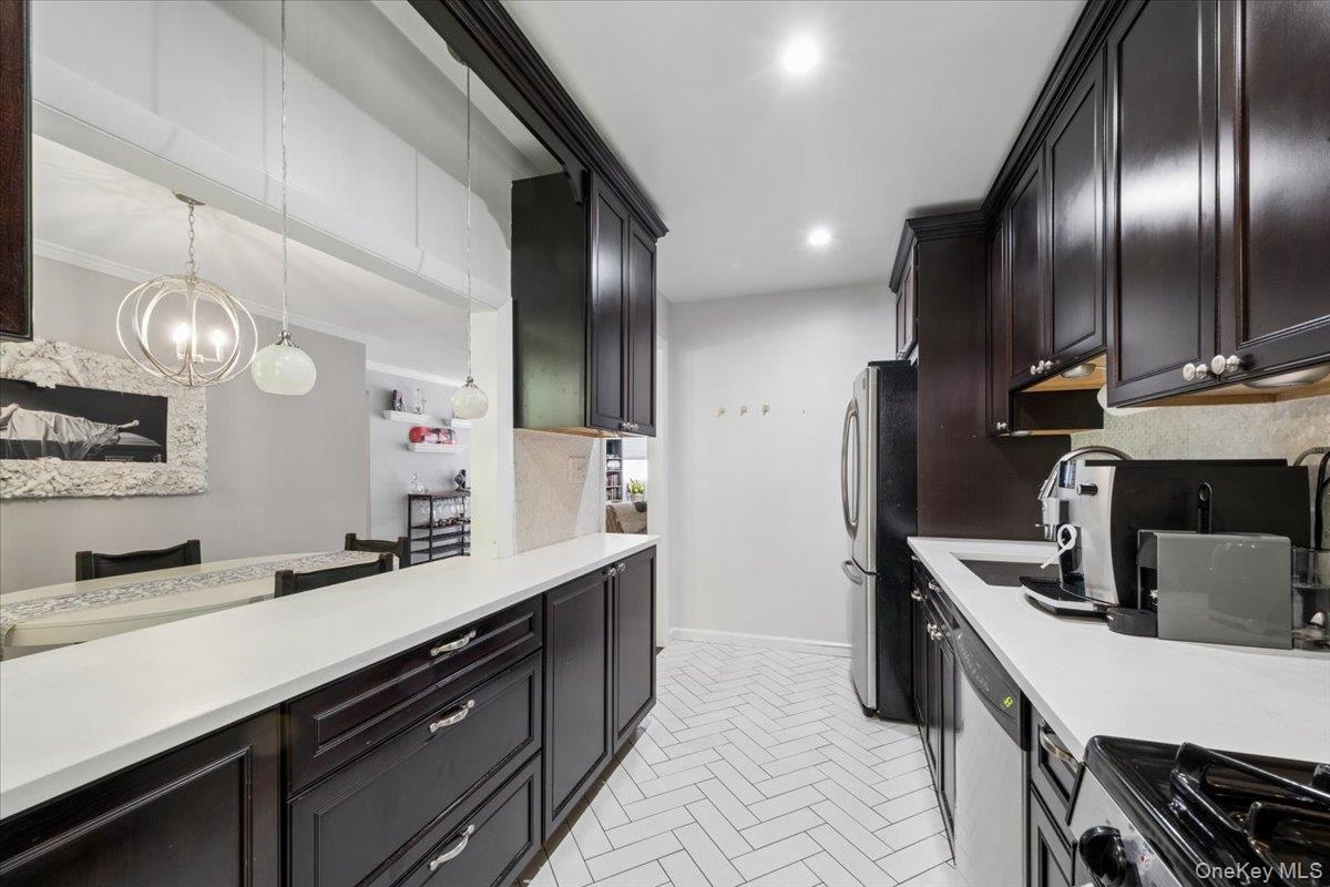 Kitchen has an open pass-through to the dining room - creates a nice open space