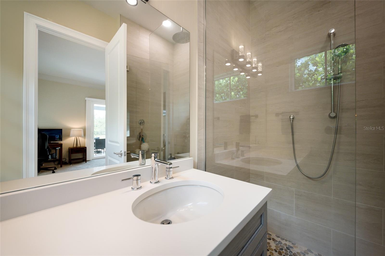 Bathroom 1 in casita