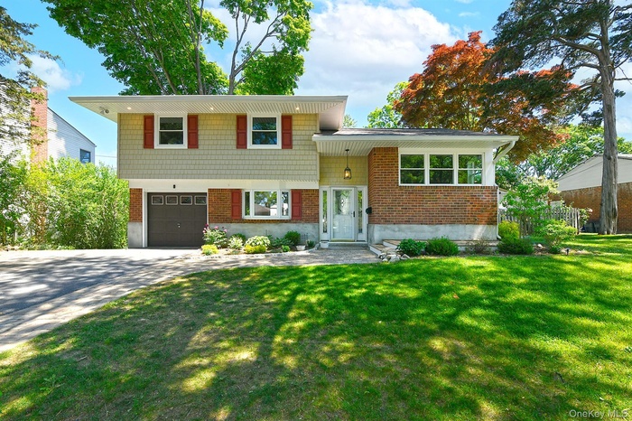 Beautiful 3 Bedroom 2 Bath Split