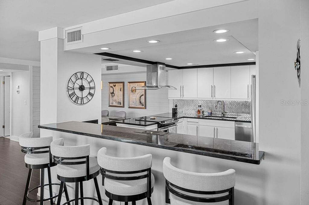 The counter bar provides a cozy space to chat with guests as you prepare the evening's happy hour drinks.