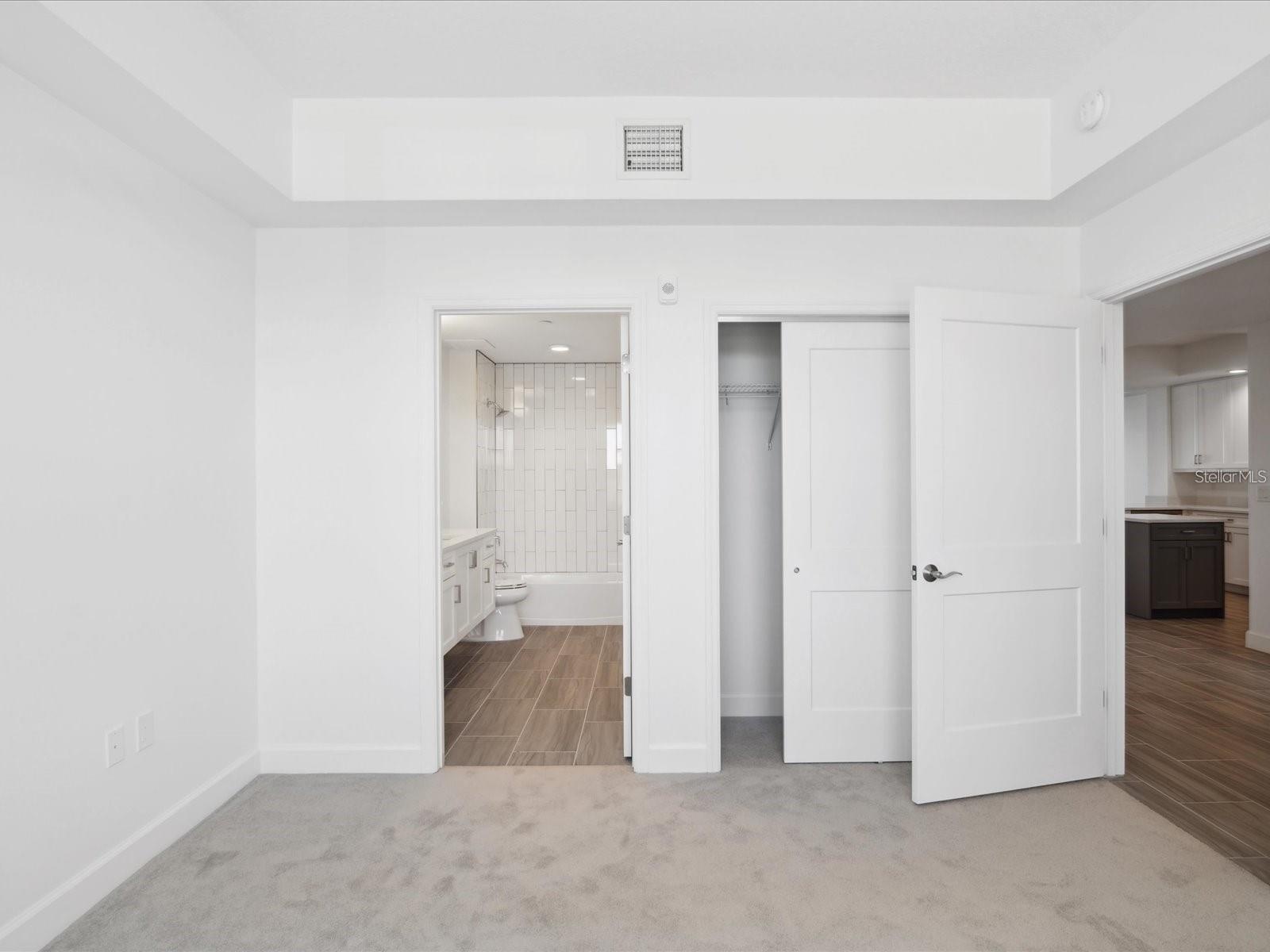 bed 2 has bathroom access