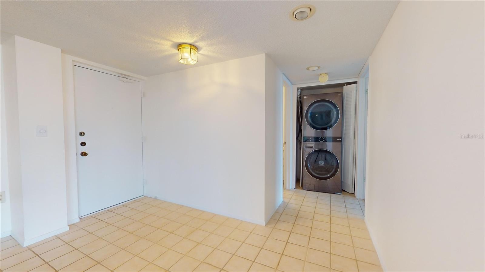 Entry way with split bedroom floor plan