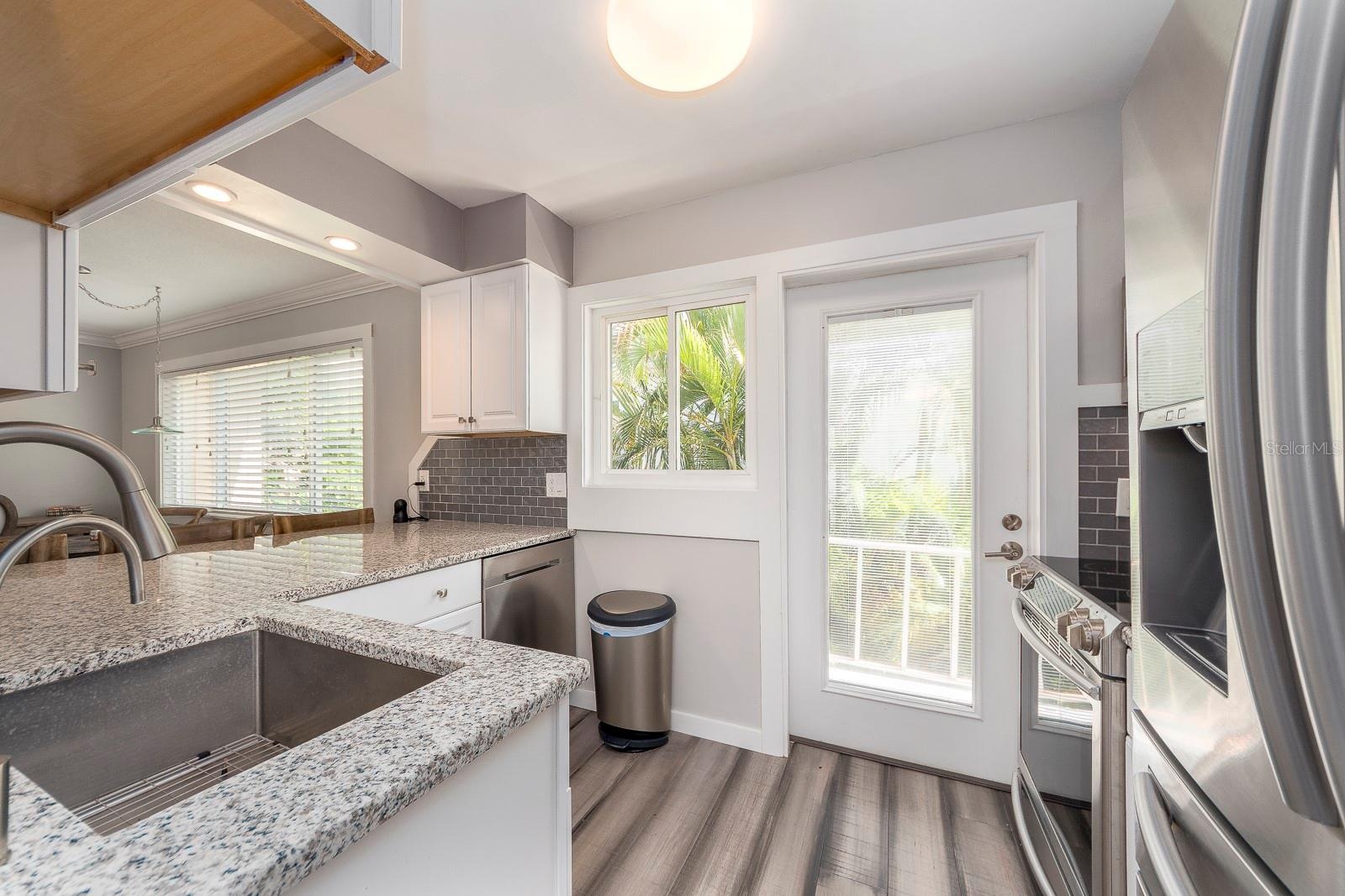 Stainless appliances and second entrance door