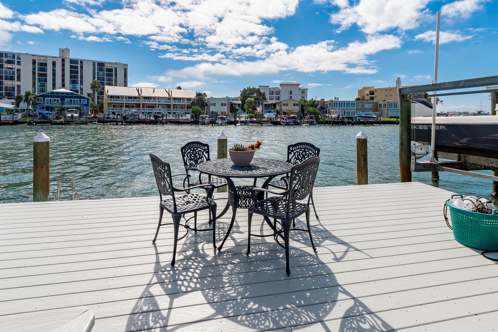 Expansive community dock with NEW seawall