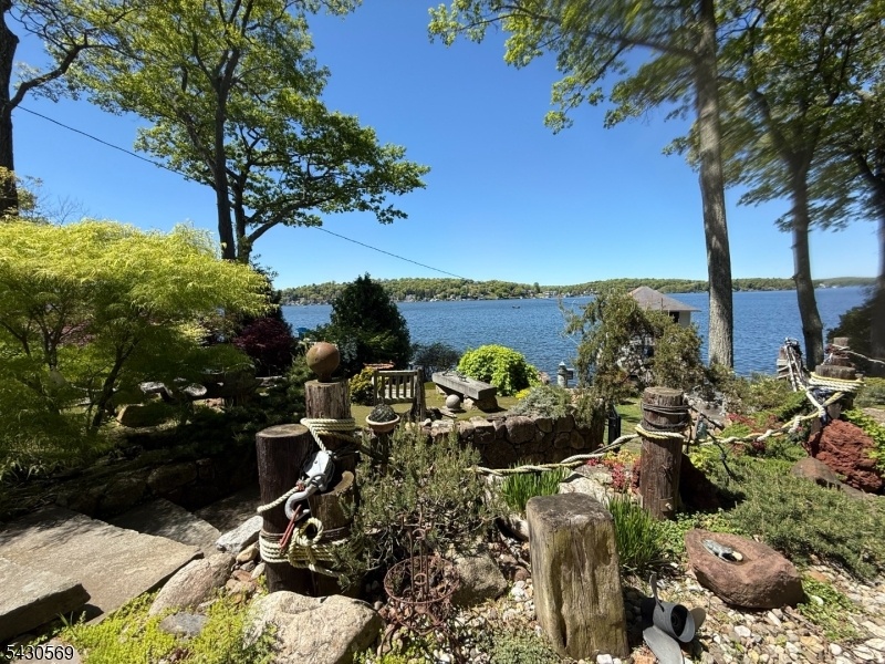 Amazing Lakefront Yard